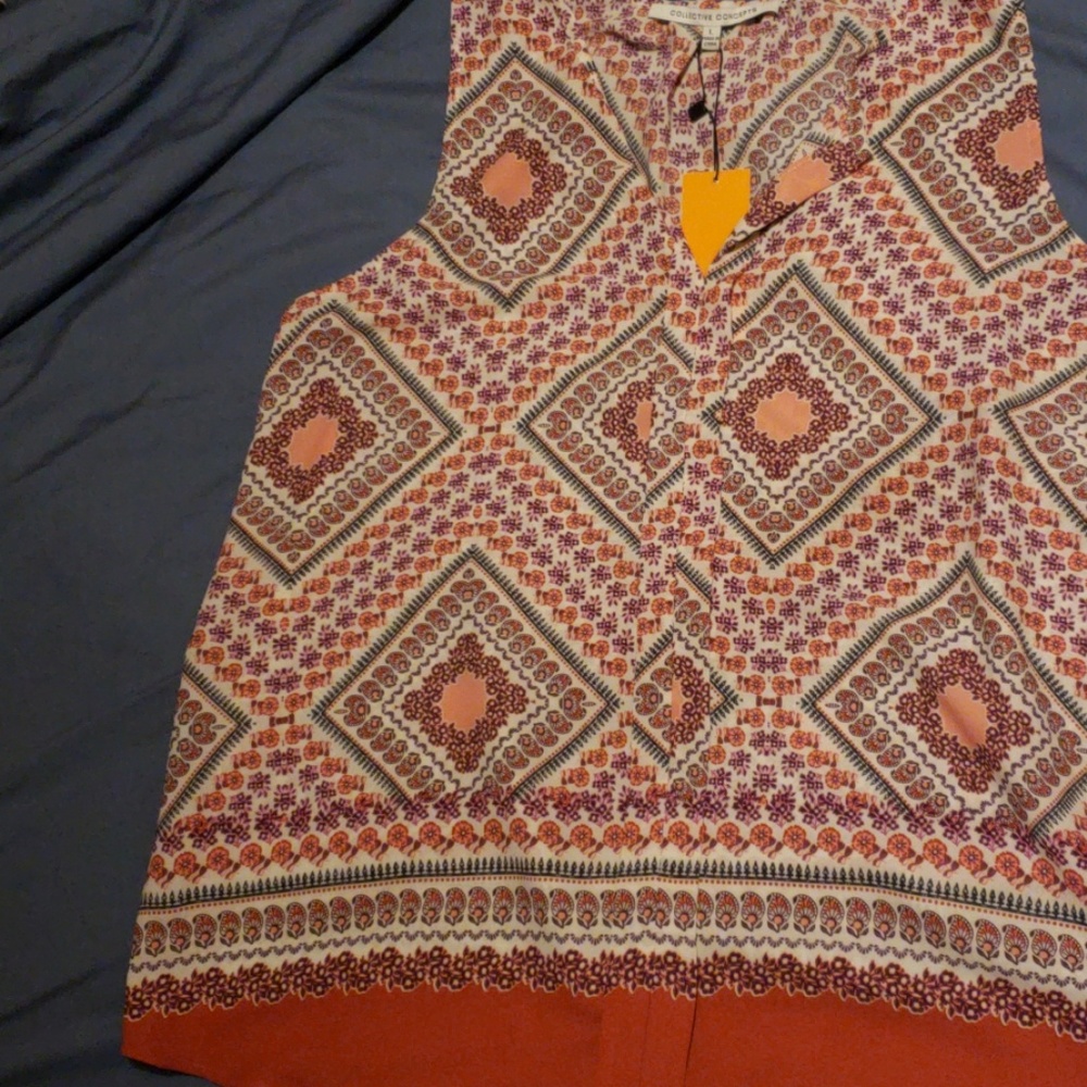 Sleeveless, v neck, lightweight top